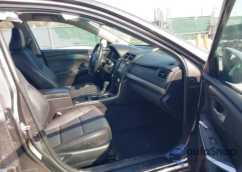 2015 Toyota Camry Se z USA, uszkodzony, nr VIN 4T1BF1FK0FU888784